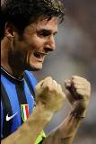 Pupi Zanetti disfrutando un gol